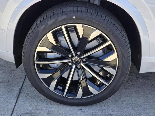 2025 Volvo XC90 Plug-In Hybrid T8 Ultra 7-Seater
