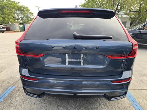 2026 Volvo XC60 T8 EDITION