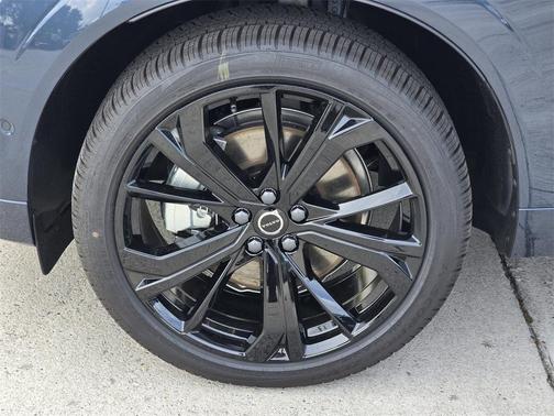 2026 Volvo XC60 T8 EDITION