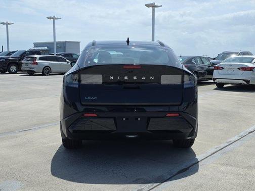 Black (P) 2026 Nissan Leaf PLATINUM+