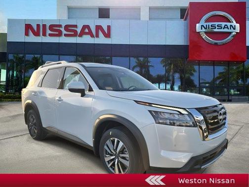 2025 Nissan Pathfinder SL