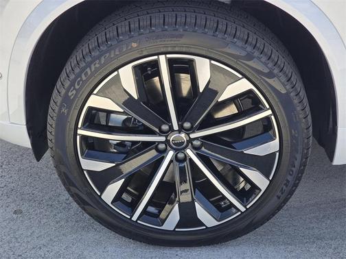 2025 Volvo XC90 Plug-In Hybrid T8 Ultra 7-Seater