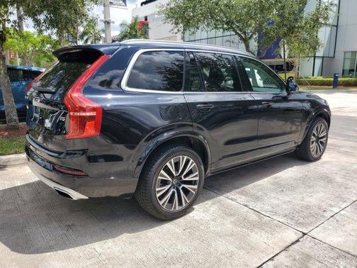 2021 Volvo XC90 T5 Momentum 7 Passenger