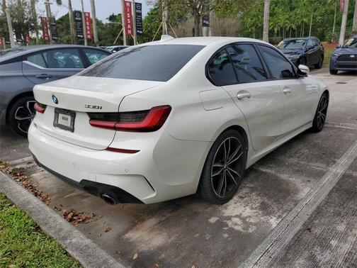 2019 BMW 330 i