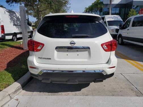 Photo 5 of 35 of 2019 Nissan Pathfinder S