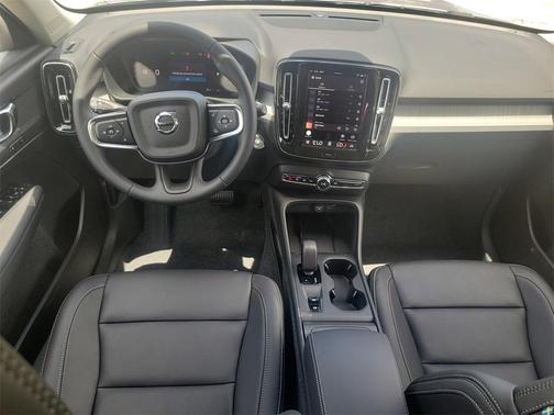 2026 Volvo XC40
