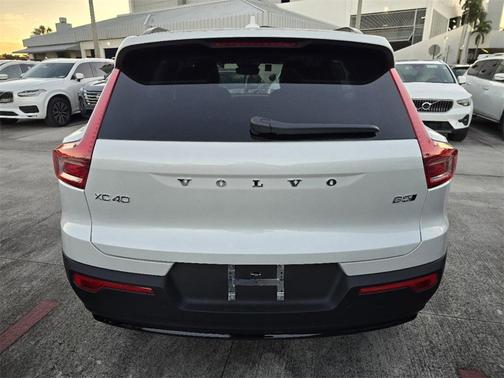 2025 Volvo XC40 B5 Plus Dark Theme