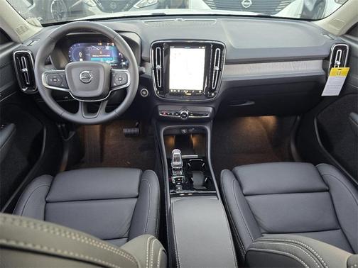 2025 Volvo XC40 B5 Plus Dark Theme