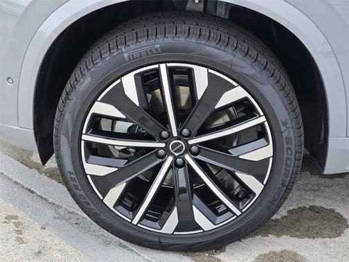 2025 Volvo XC90 B6 Ultra