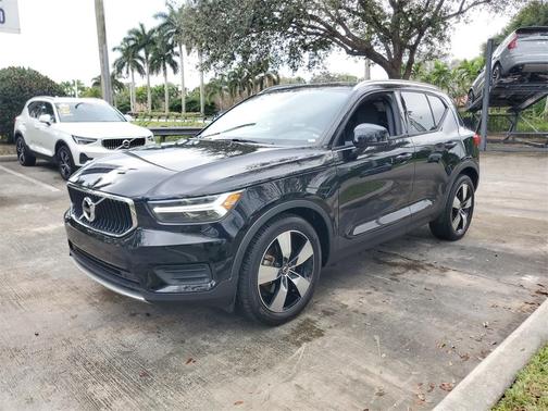 2020 Volvo XC40 T5 Momentum