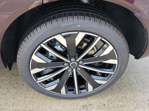 Mulberry 2026 Volvo XC60 Plug-In Hybrid T8 Ultra