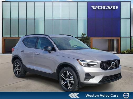 2026 Volvo XC40 B5 Core