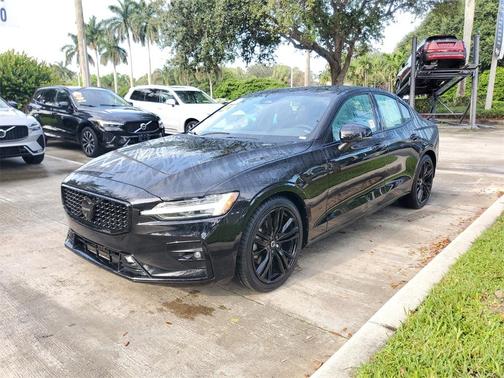 2024 Volvo S60 B5 Plus Black Edition