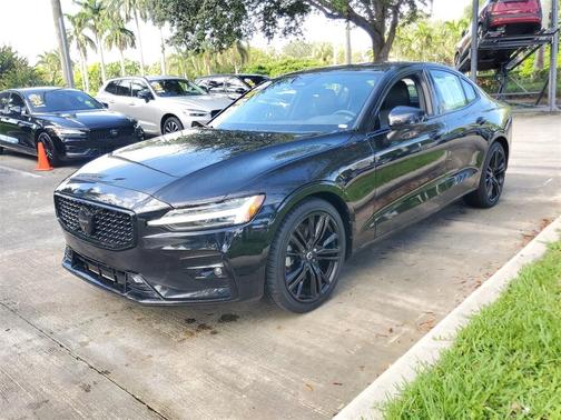 2024 Volvo S60 B5 Plus Black Edition