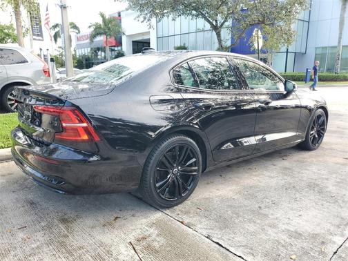 2024 Volvo S60 B5 Plus Black Edition