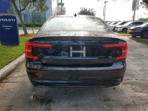 2024 Volvo S60 B5 Plus Black Edition