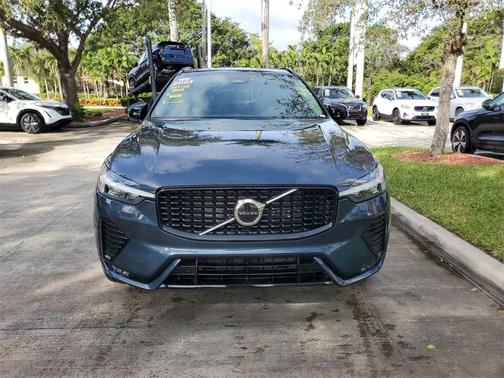 2025 Volvo XC60 B5 Core