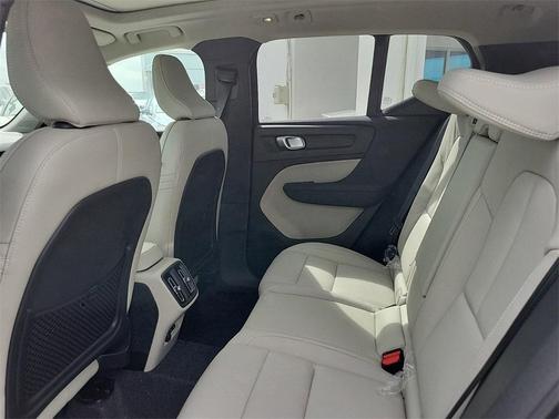2025 Volvo XC40 B5 Plus Bright Theme