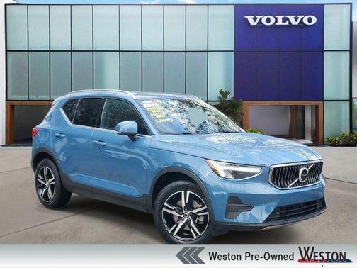 2025 Volvo XC40 B5 Core Bright Theme