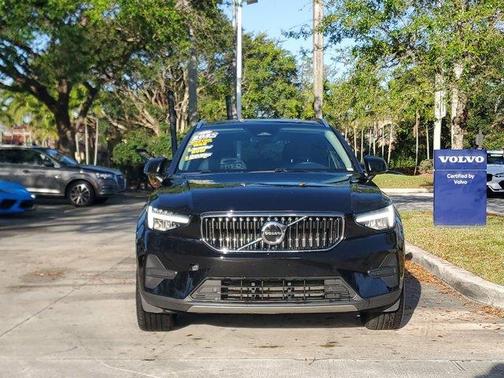 2025 Volvo XC40 B5 Core Bright Theme