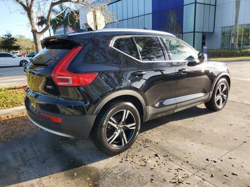 2025 Volvo XC40 B5 Core Bright Theme