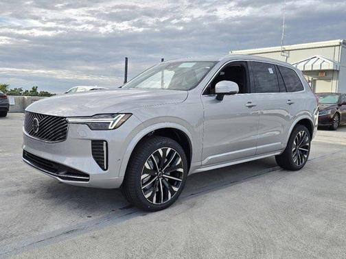 2025 Volvo XC90 B5 Plus 7-Seater