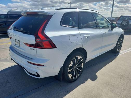 Crystal White 2026 Volvo XC60 B5 Plus