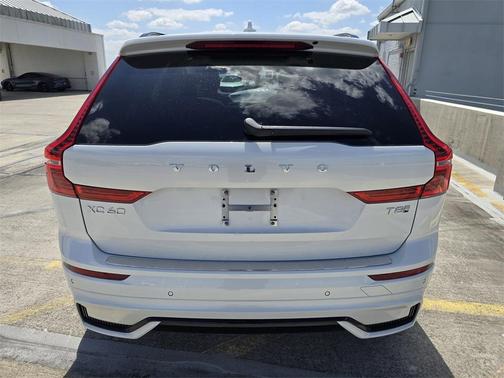 2025 Volvo XC60 Plug-In Hybrid T8 Ultra