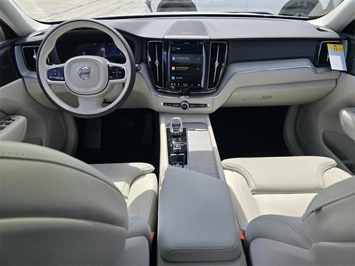 2025 Volvo XC60 Plug-In Hybrid T8 Ultra
