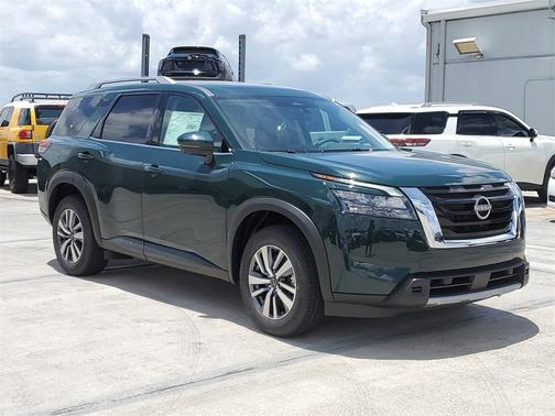 2025 Nissan Pathfinder SL