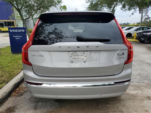2023 Volvo XC90 B5 Plus