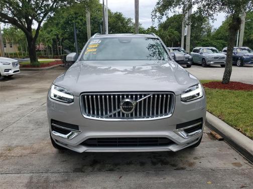 2023 Volvo XC90 B5 Plus