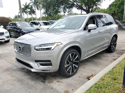 2023 Volvo XC90 B5 Plus