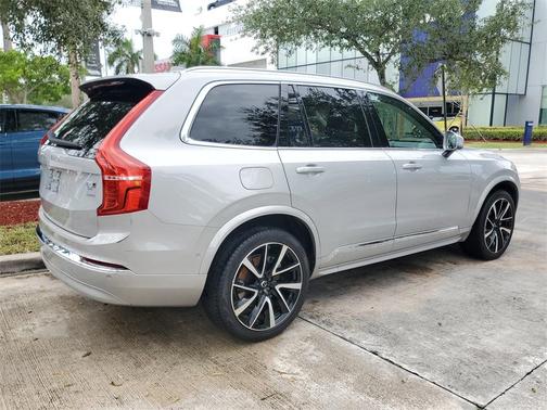 2023 Volvo XC90 B5 Plus