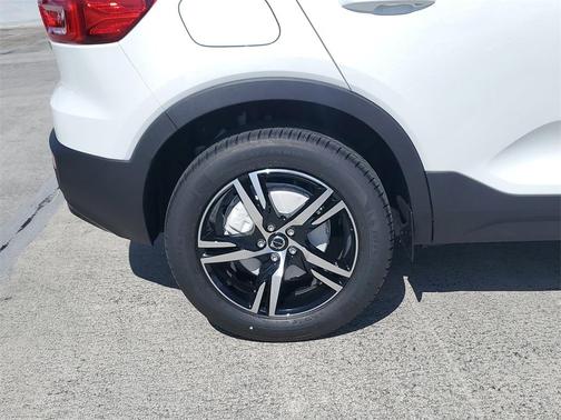 2026 Volvo XC40 B5 Core