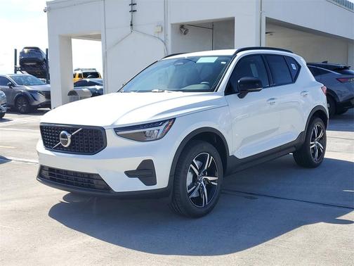 2026 Volvo XC40 B5 Core