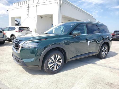 2025 Nissan Pathfinder SL