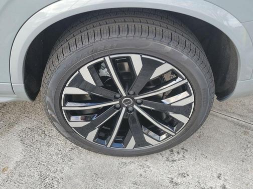 Gray Metallic 2026 Volvo XC90 Plug-In Hybrid T8 Ultra 7-Seater