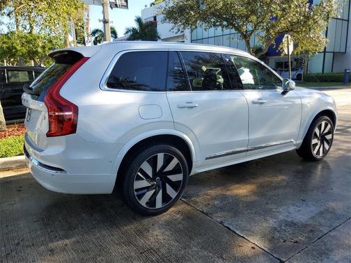 2024 Volvo XC90 Recharge Plug-In Hybrid T8 Plus Bright Theme 7 Passenger