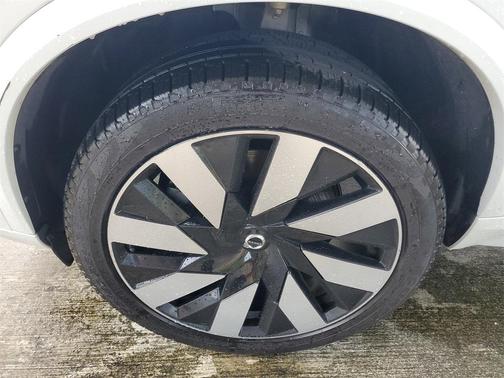2024 Volvo XC90 Recharge Plug-In Hybrid T8 Plus Bright Theme 7 Passenger