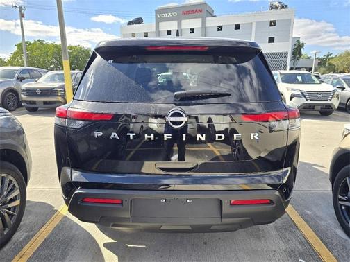 2025 Nissan Pathfinder S