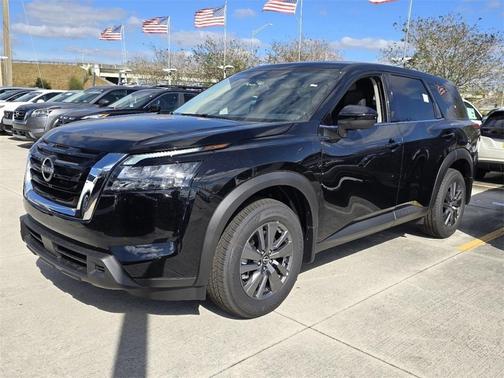 2025 Nissan Pathfinder S
