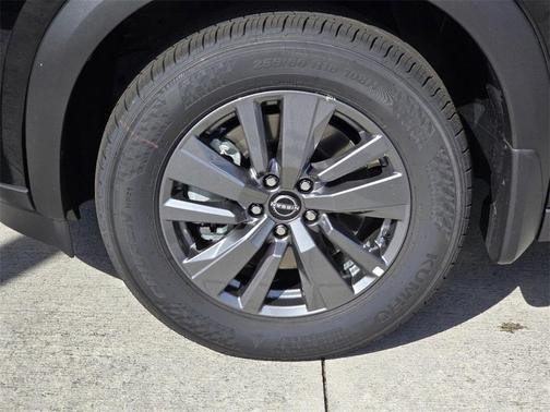 2025 Nissan Pathfinder S