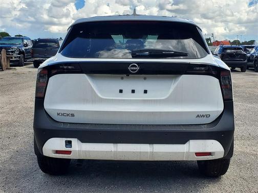 2025 Nissan Kicks SV