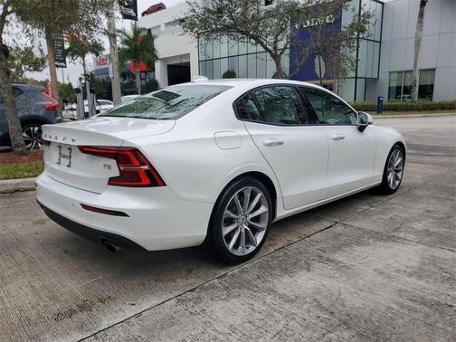 2019 Volvo S60 T5 Momentum