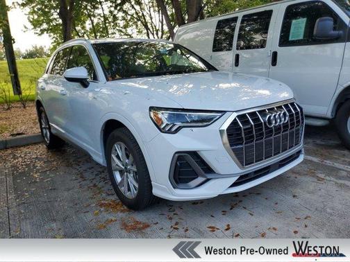 Glacier White Metallic 2024 Audi Q3 45 S line Premium