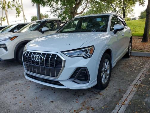 Glacier White Metallic 2024 Audi Q3 45 S line Premium