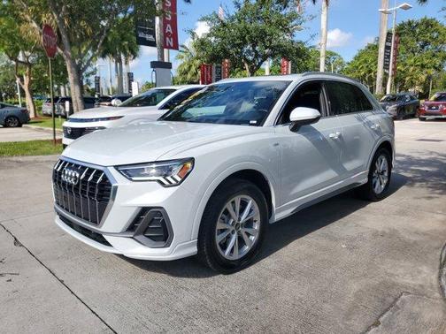 Glacier White Metallic 2024 Audi Q3 45 S line Premium