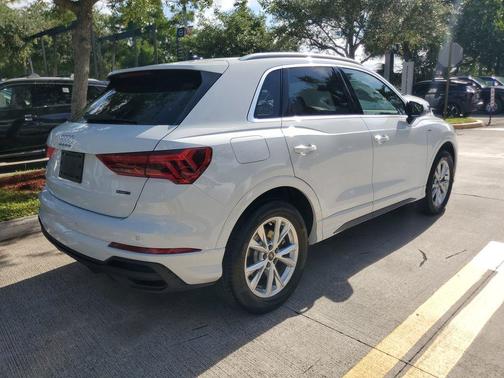 Glacier White Metallic 2024 Audi Q3 45 S line Premium