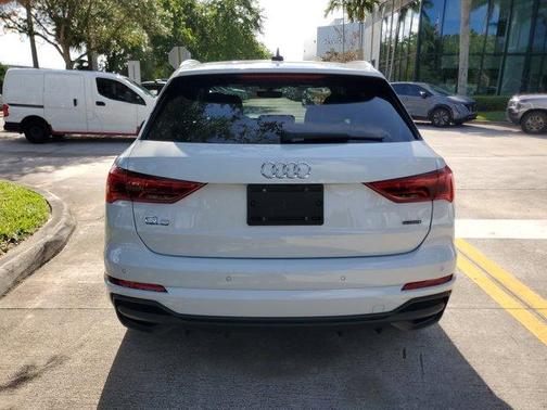 Glacier White Metallic 2024 Audi Q3 45 S line Premium